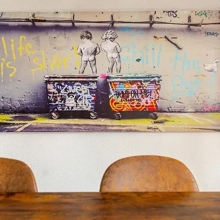 Banksy Centre-ville, Place De L'etoile