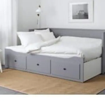 Banksy Centre-ville, Place De L'etoile